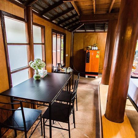 Golden Teak Homestay Mae Rim Exteriör bild