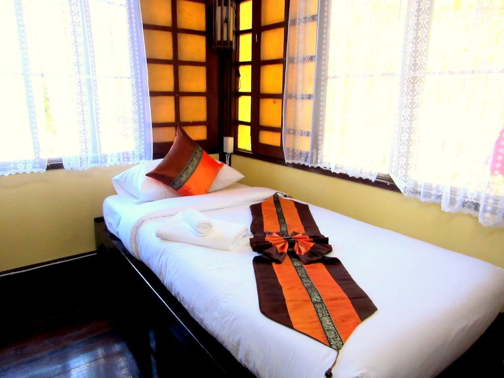Golden Teak Homestay Mae Rim Exteriör bild