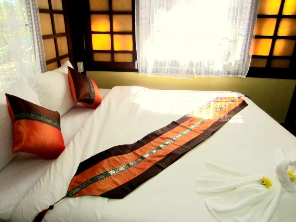 Golden Teak Homestay Mae Rim Exteriör bild