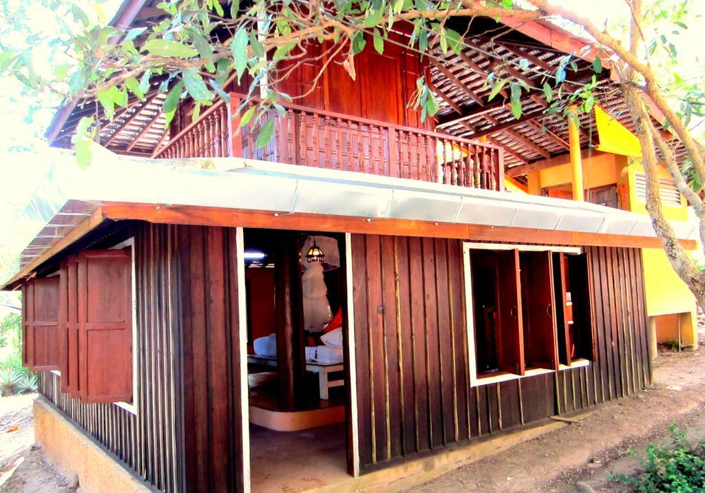 Golden Teak Homestay Mae Rim Exteriör bild