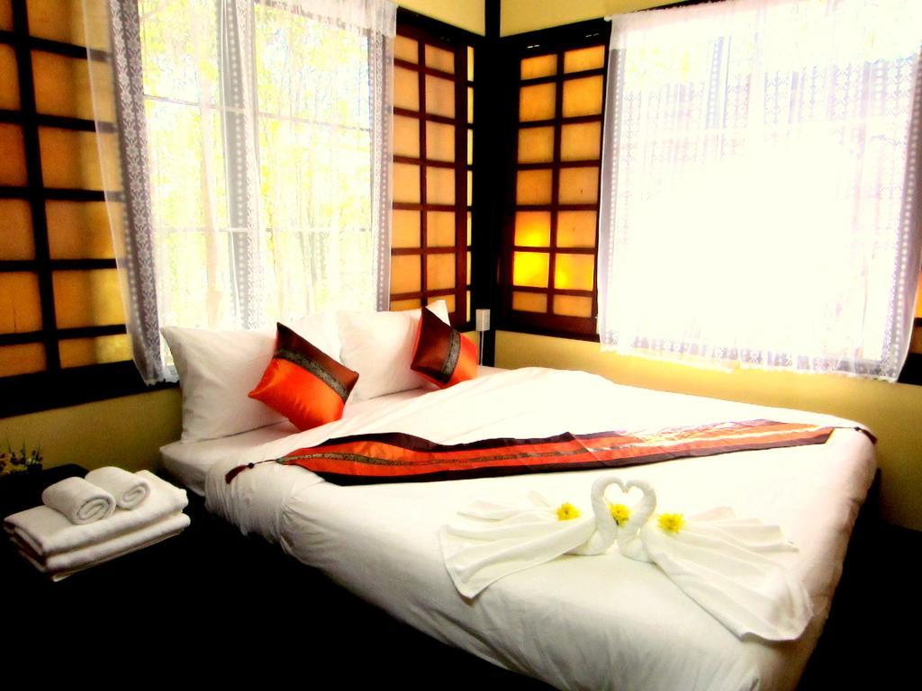 Golden Teak Homestay Mae Rim Exteriör bild