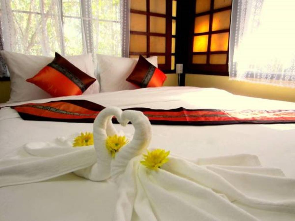 Golden Teak Homestay Mae Rim Exteriör bild