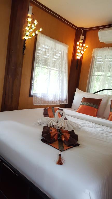 Golden Teak Homestay Mae Rim Exteriör bild