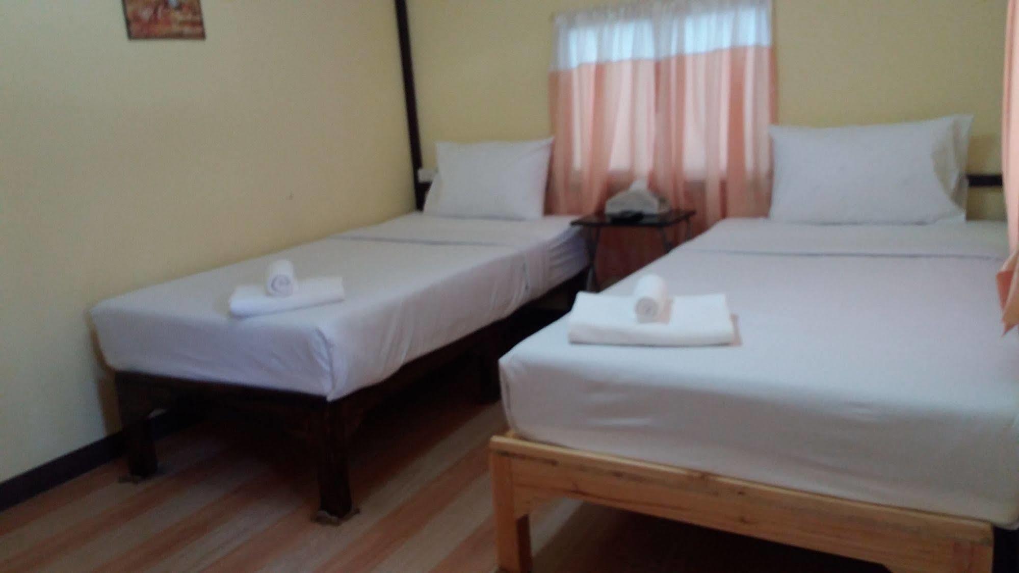 Golden Teak Homestay Mae Rim Exteriör bild