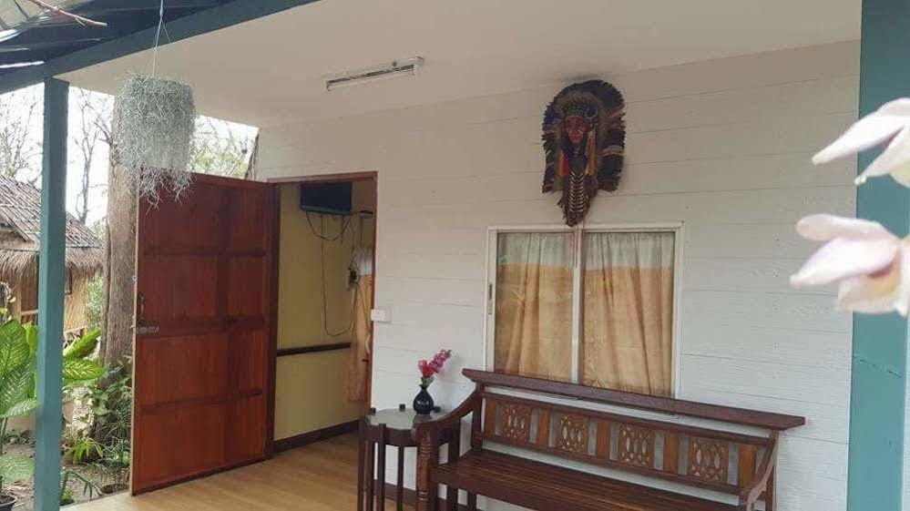 Golden Teak Homestay Mae Rim Exteriör bild